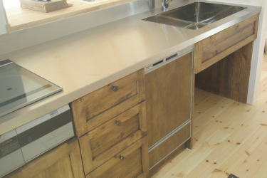 ���R�f�ނ̵��ް���݁E���ް�Ƌ�@�O�d���鎭�s�yCalmfurniture �ߓ��Ƌ�z�߲ݍނ̉����L�b�`��